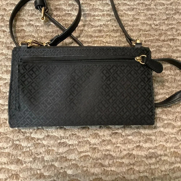 Women's Tommy Hilfiger Black Color Crossbody Wallet Purse Preowned - Picture 3 of 6